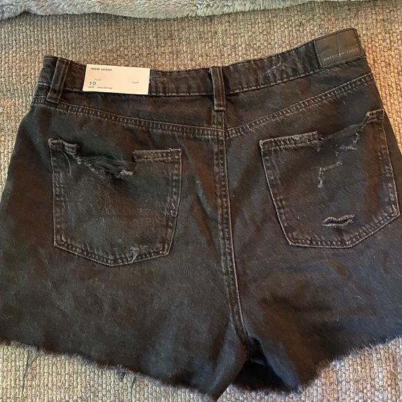 Ripped black denim mom shorts - Picture 2 of 3